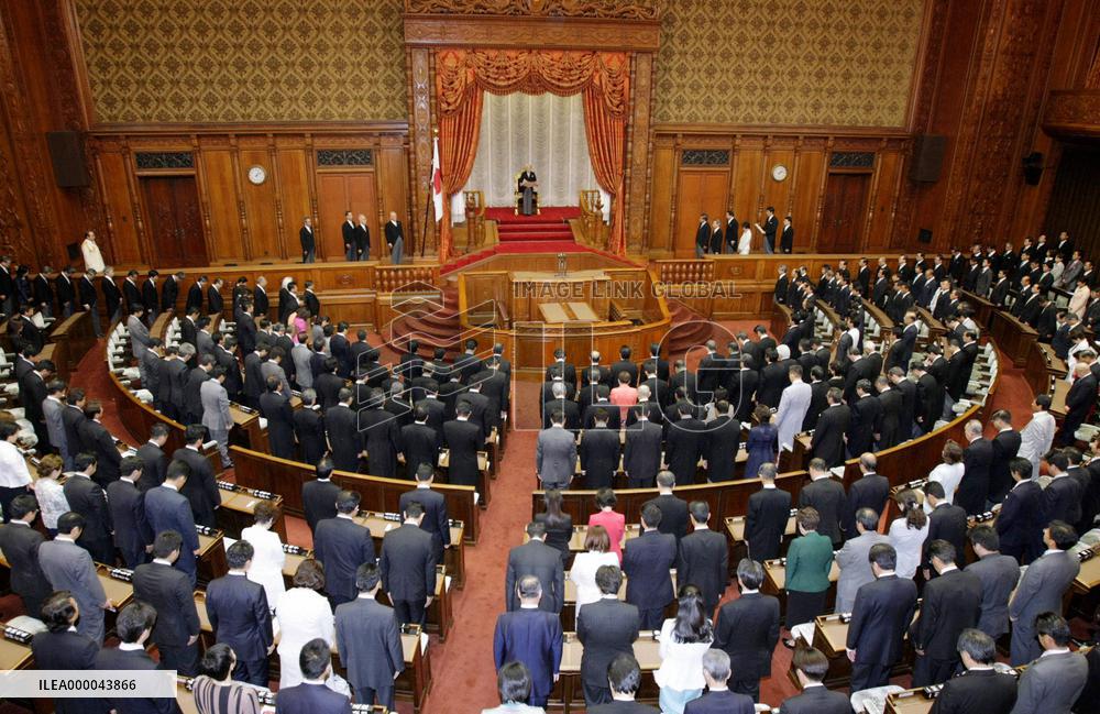 Emperor addresses opening ceremony at Diet