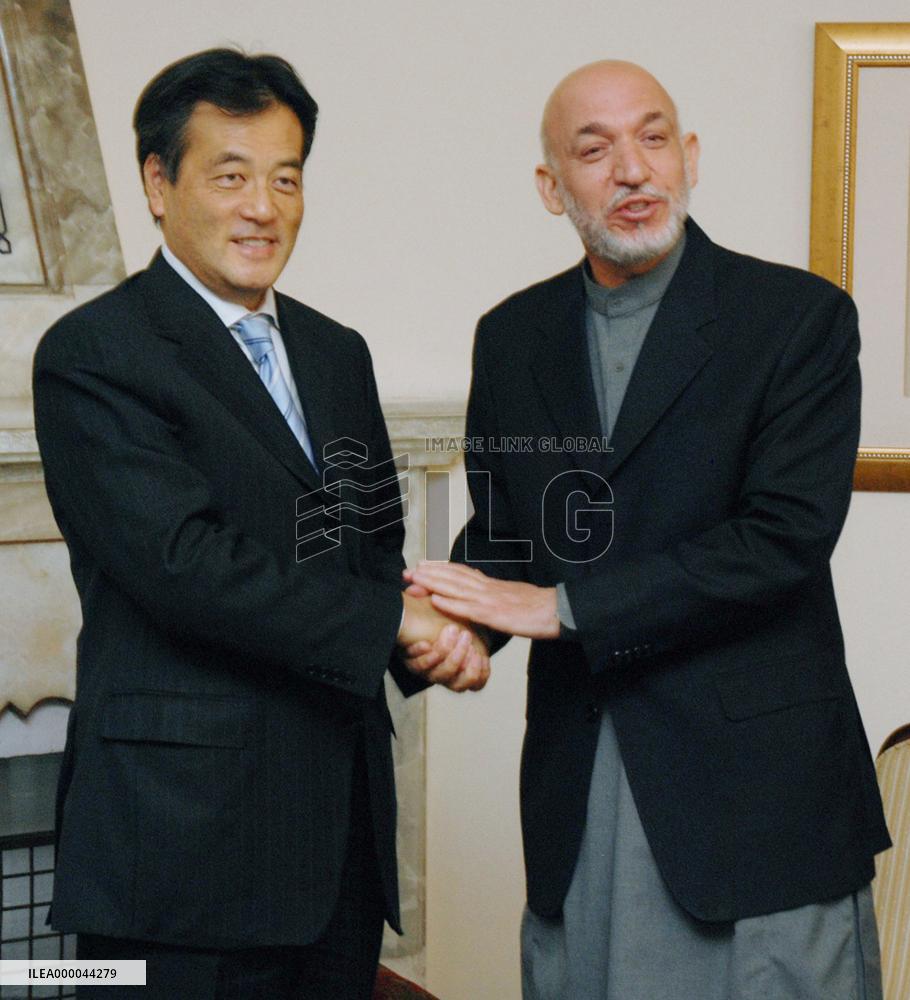 Okada meets with Karzai in Kabul