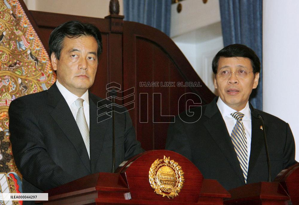 Okada holds talks with Indonesian Foreign Minister Hassan