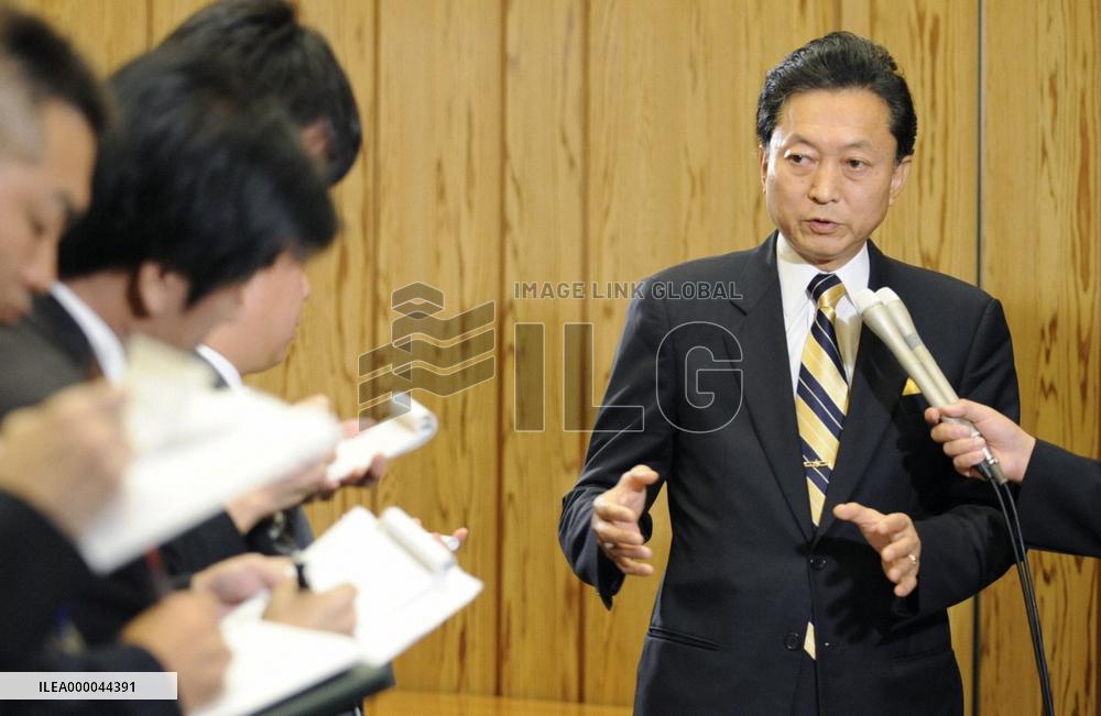 Hatoyama talks about U.S. base issue