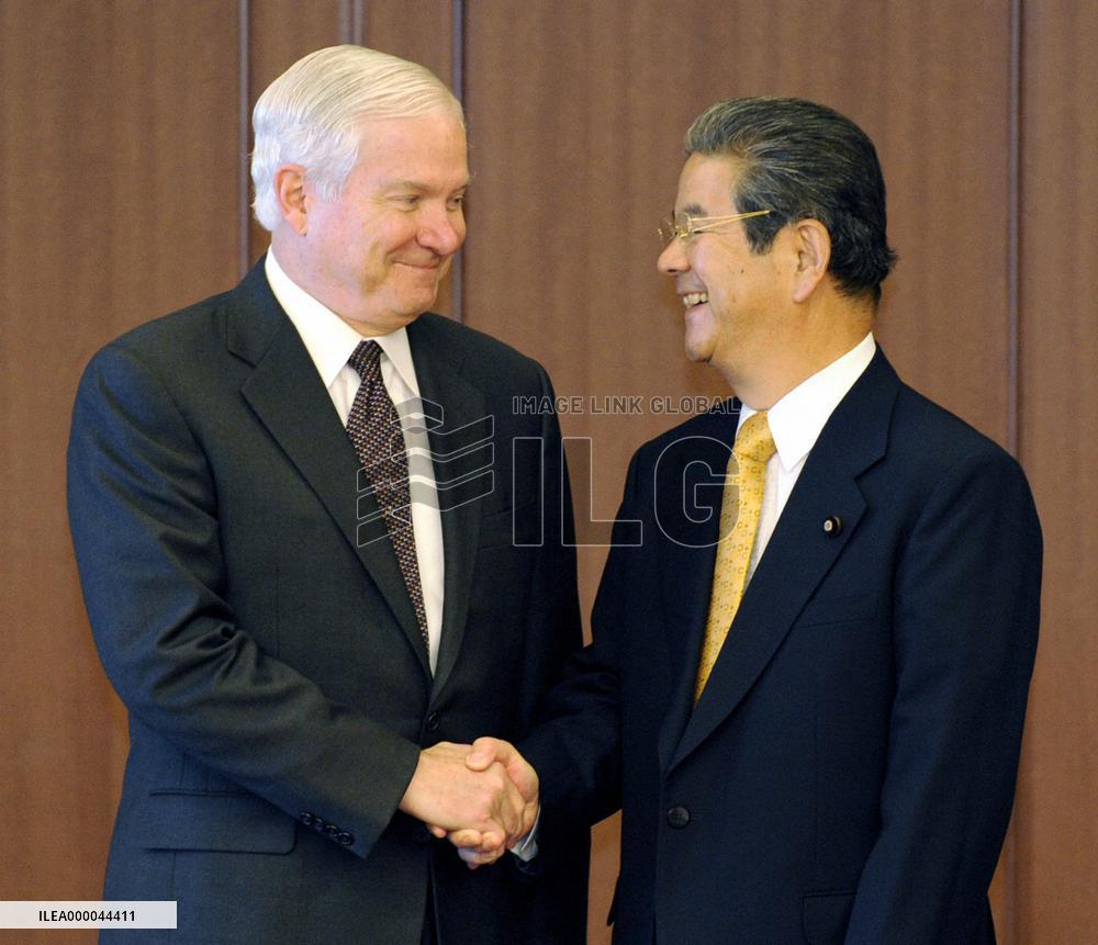 Gates meets Japanese defense chief over Futemma, Afghanistan