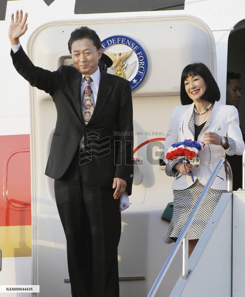 Hatoyama heads to Thailand with 'East Asian community' initiative