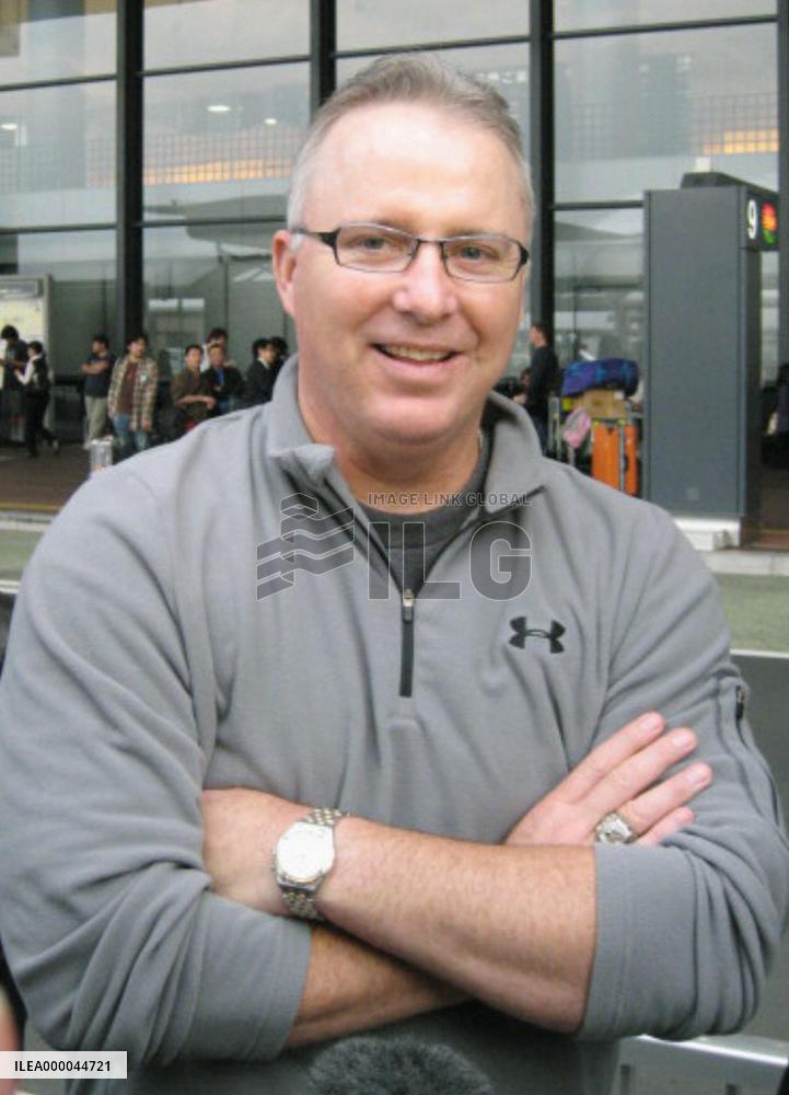 New Rakuten manager Brown arrives at Narita