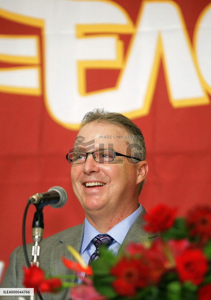 Brown debuts as Rakuten manager