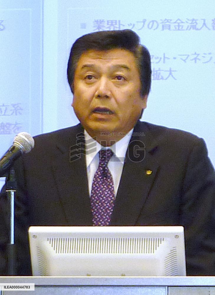 Daiwa to raise capital by 100 billion yen