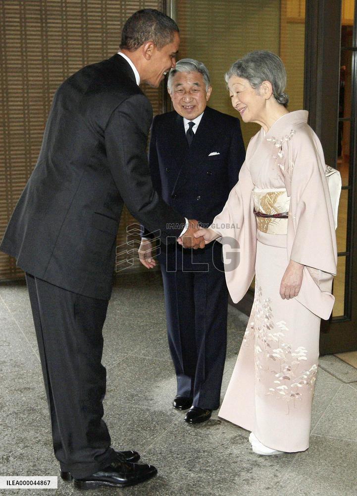 Obama meets with Japanese emperor, empress over lunch