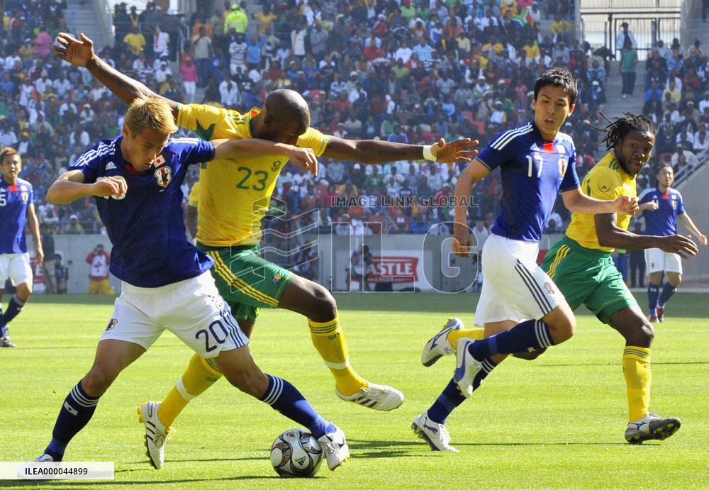 Japan hold World Cup hosts S. Africa to 0-0 draw