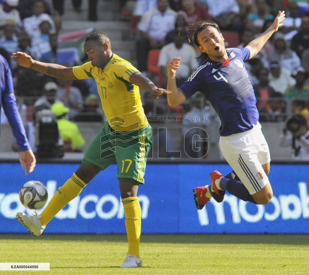 Japan hold World Cup hosts S. Africa to 0-0 draw