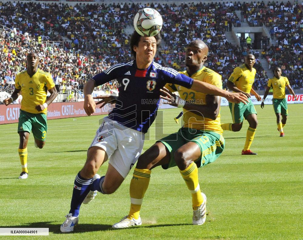 Japan hold World Cup hosts S. Africa to 0-0 draw