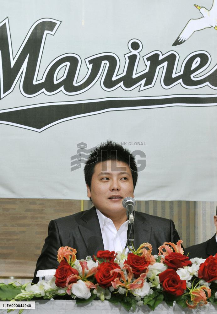 S. Korean slugger Kim Tae Kyun speaks at news conference