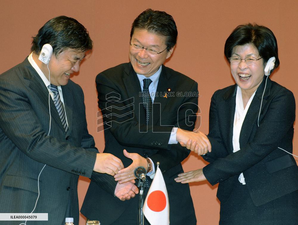 Japan, China, S. Korea hold health ministers' meeting