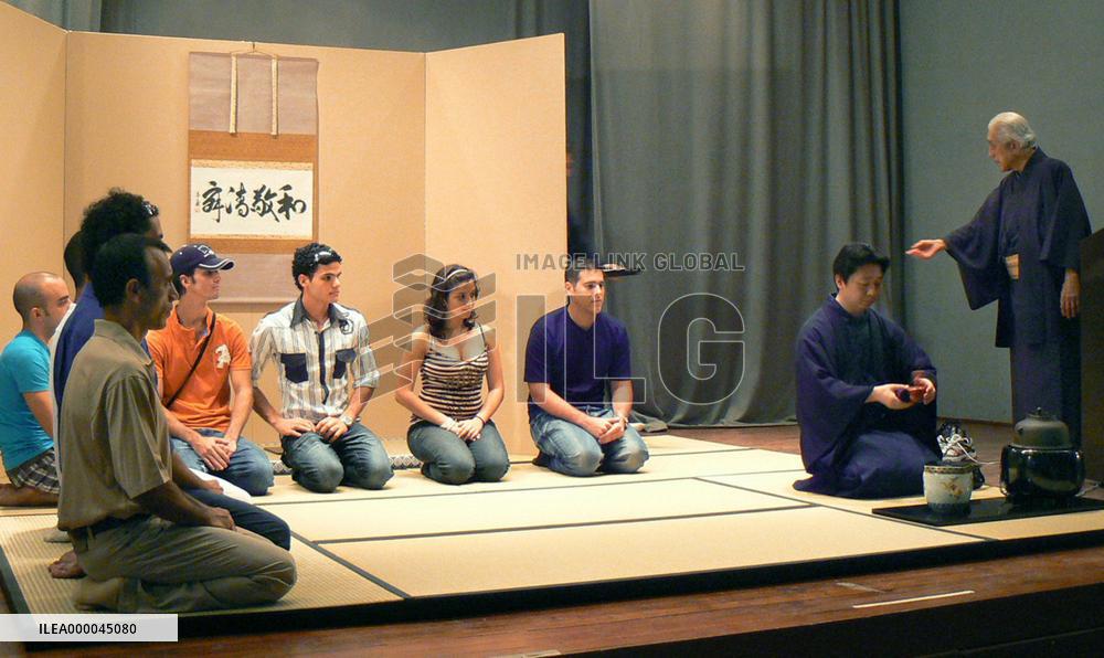 Japanese master performs tea ceremony in Cuba