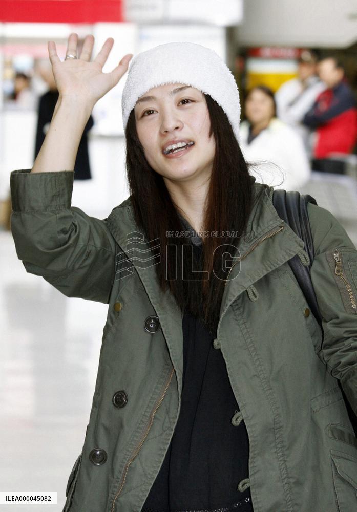 Uemura leaves for freestyle skiing World Cup