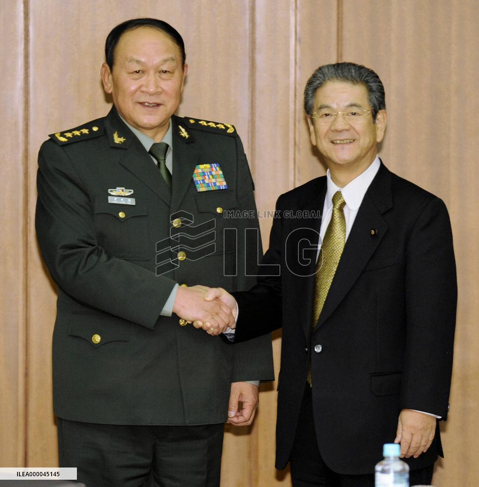 Japanese, Chinese defense chiefs meet to deepen exchanges