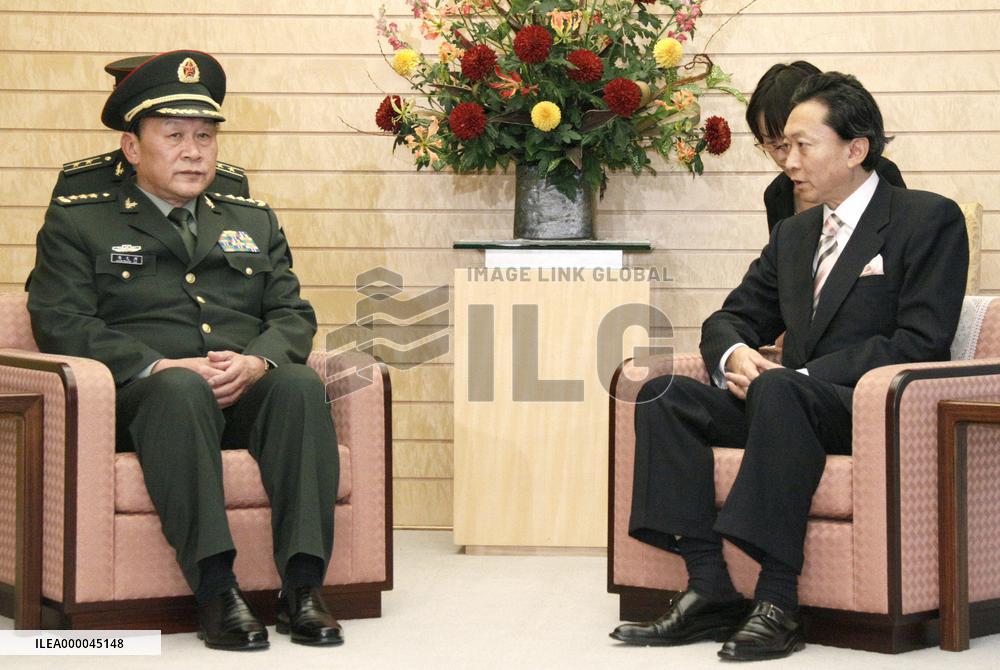 Hatoyama meets with Chinese defense chief