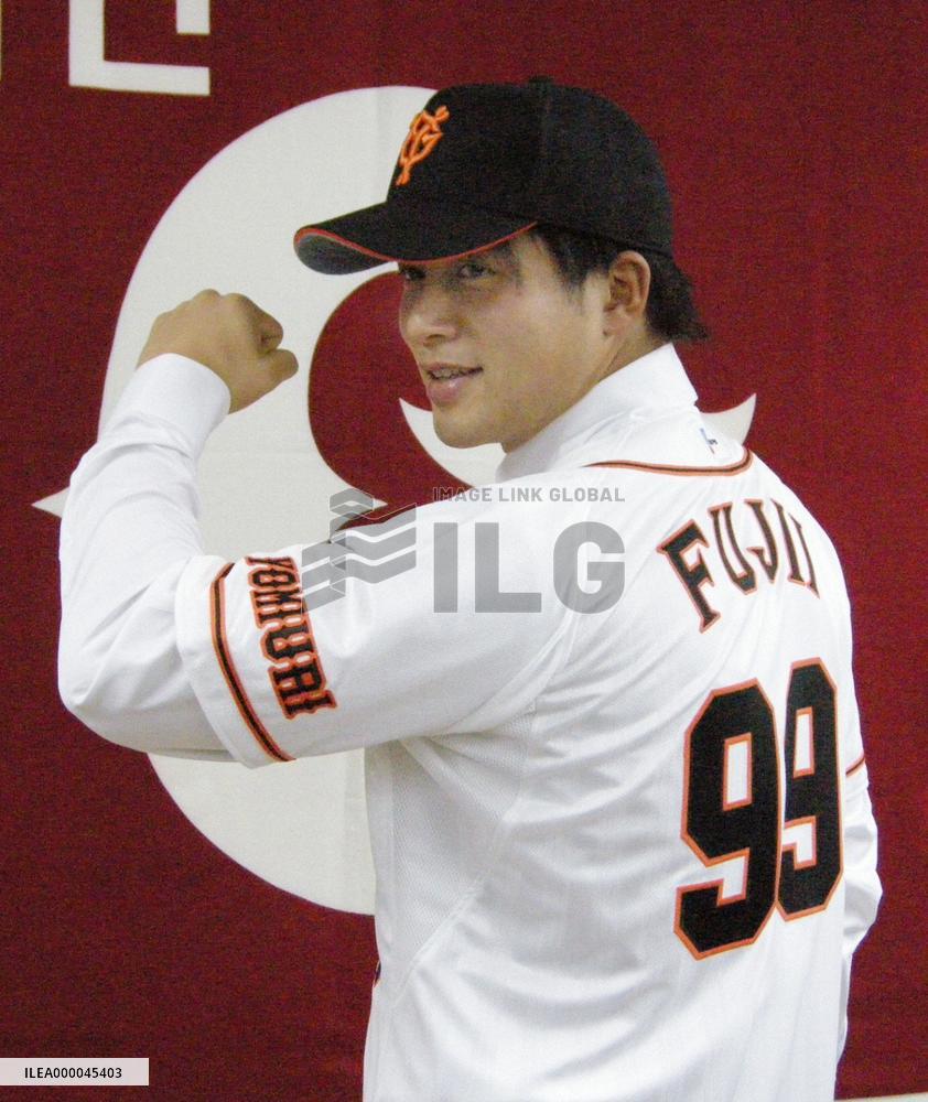 Fujii signs 1-year contract with Yomiuri Giants
