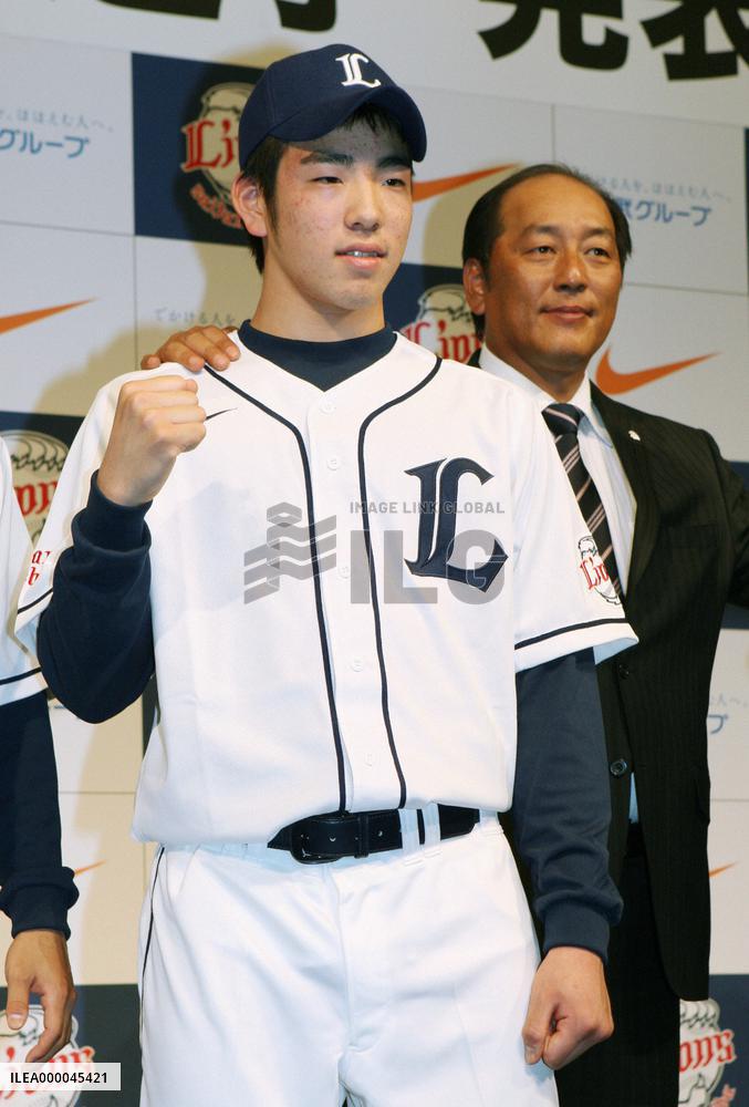 Rookie pitcher Kikuchi in Lions jersey