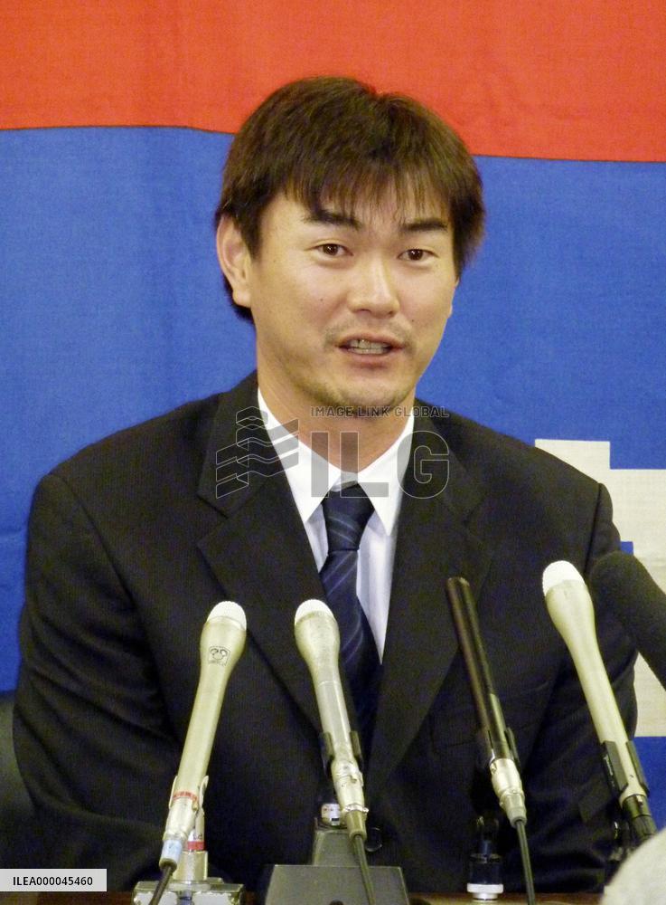 Closer Iwase agrees to same money in 2010