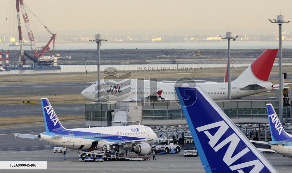 JAL, ANA airplanes at Haneda airport