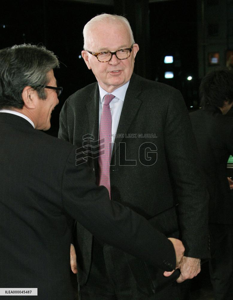 Bosworth meets Japan officials