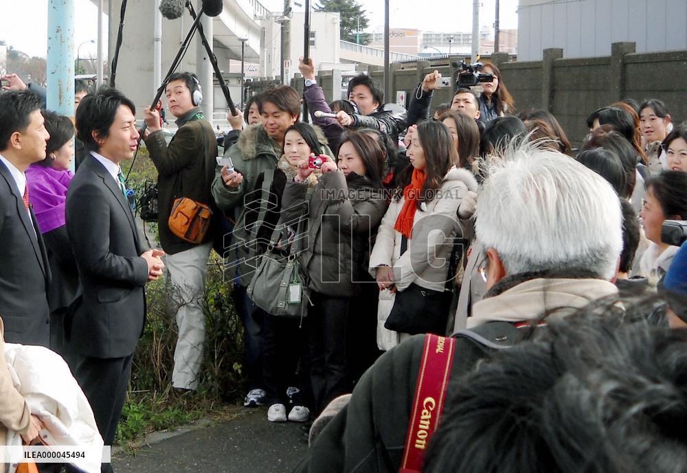 Junior lawmaker Koizumi popular among voters