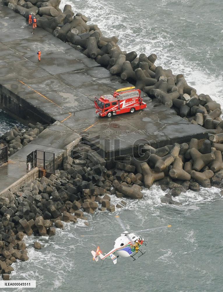3 go missing while fishing at breakwater in Ibaraki Pref.