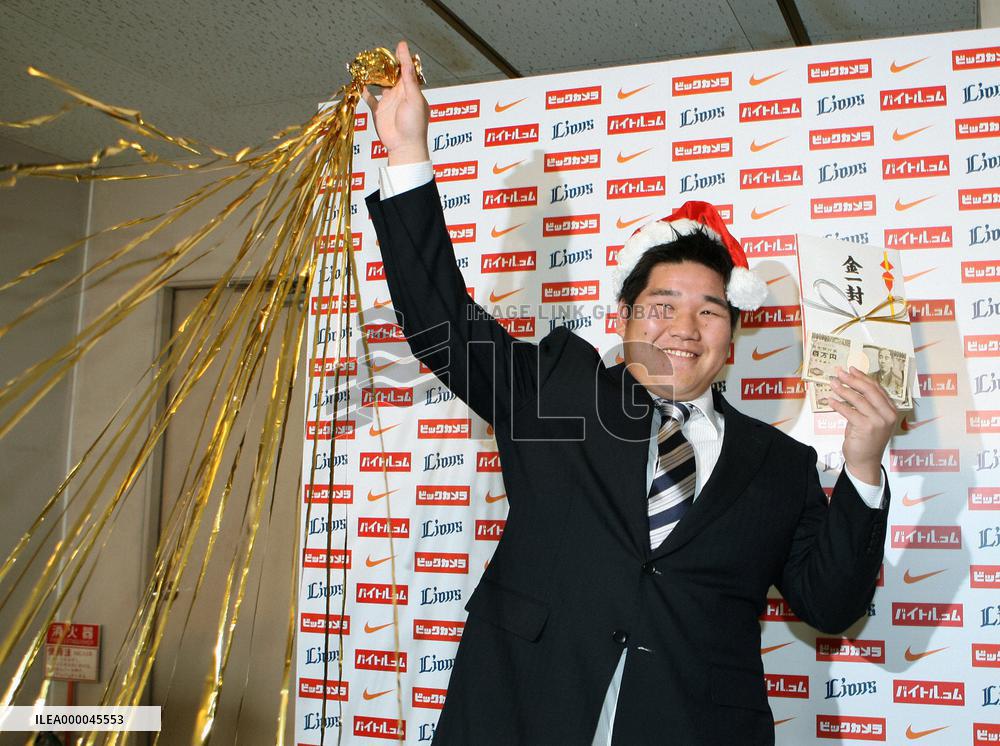 Nakamura re-signs with Seibu Lions