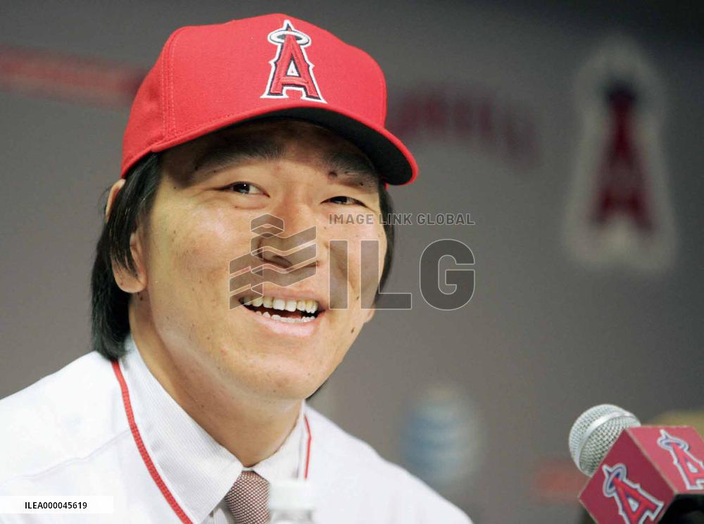 (CORRECTED) Matsui introduced as Angels player