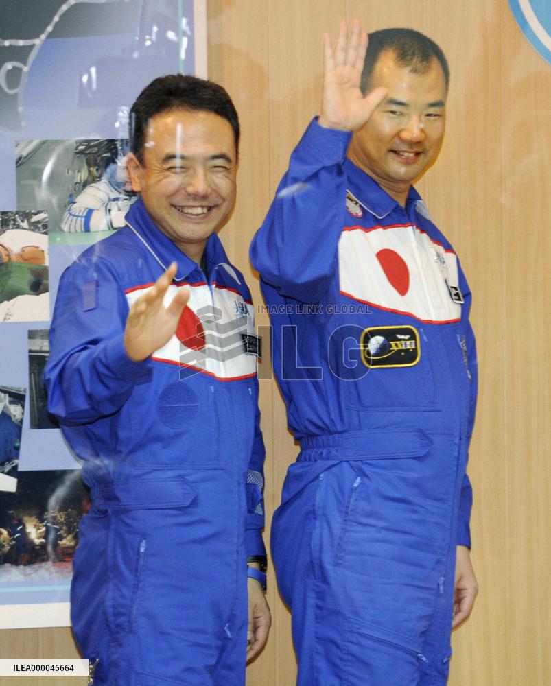 Japanese astronaut Noguchi gets ready for space travel