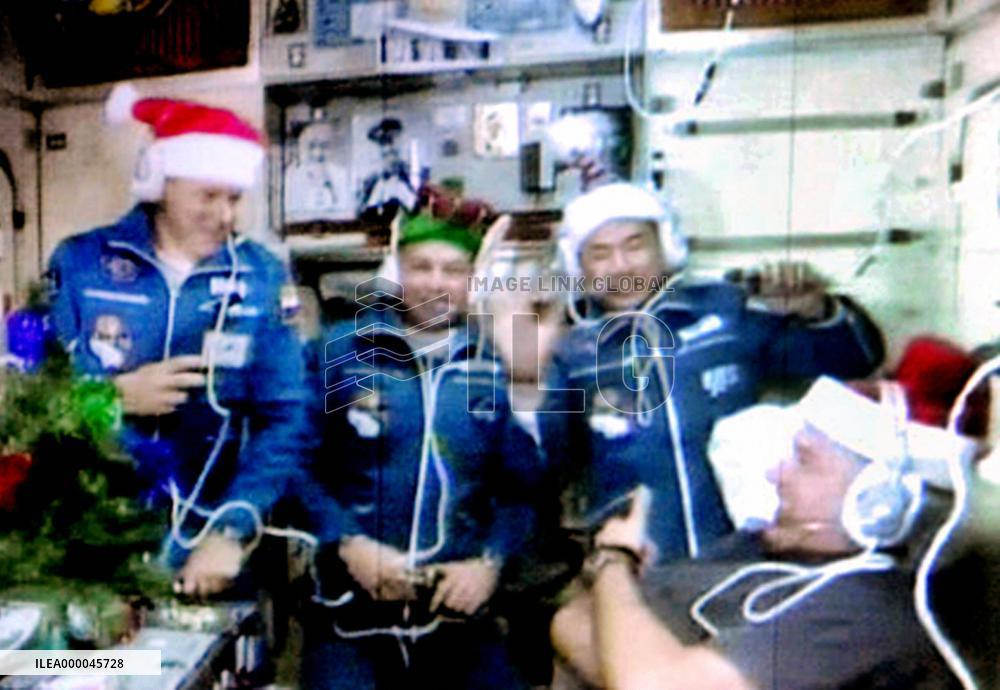 Noguchi, 2 other astronauts arrive at Int'l Space Station