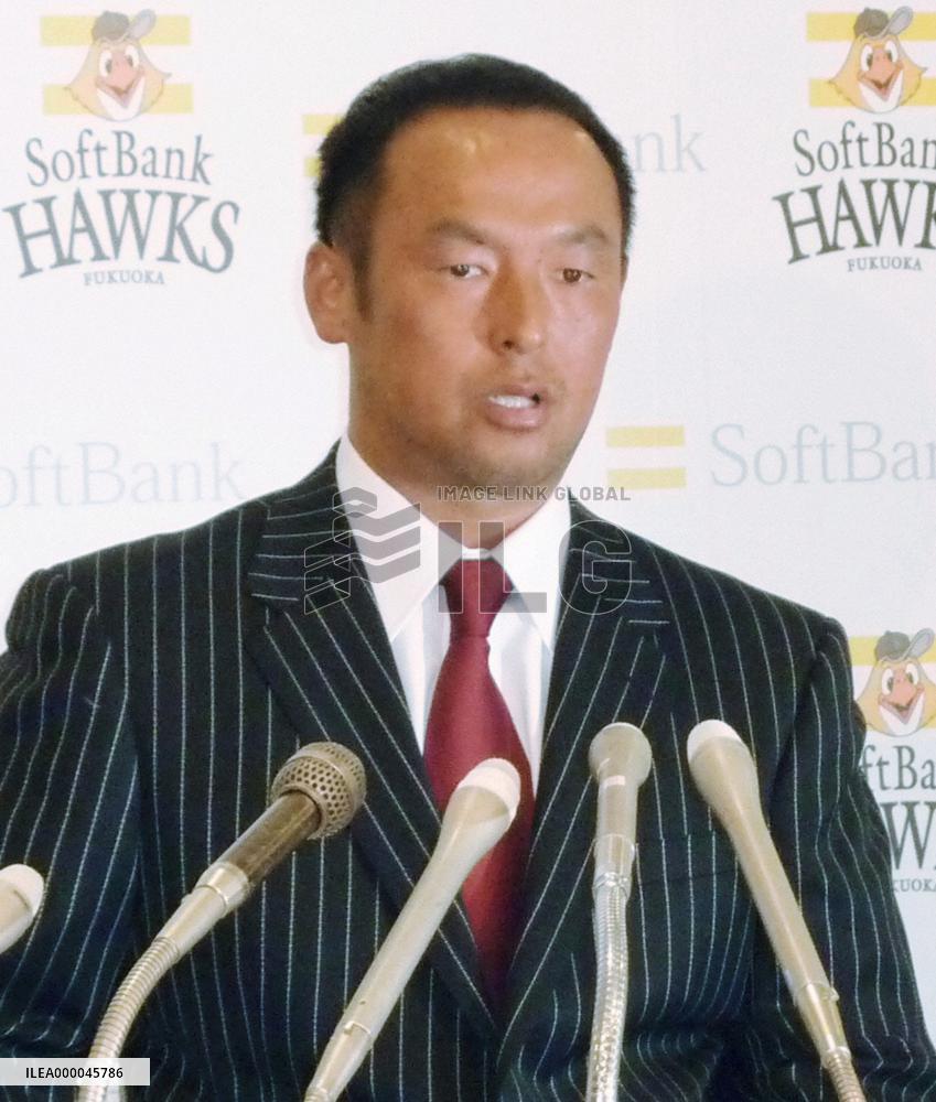 Hawks' Matsunaka takes 100 million yen pay cut