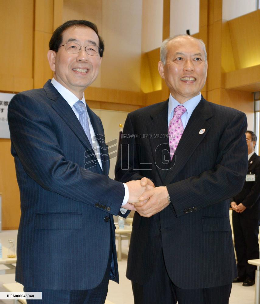 Seoul Mayor Park meets with Tokyo Gov. Masuzoe