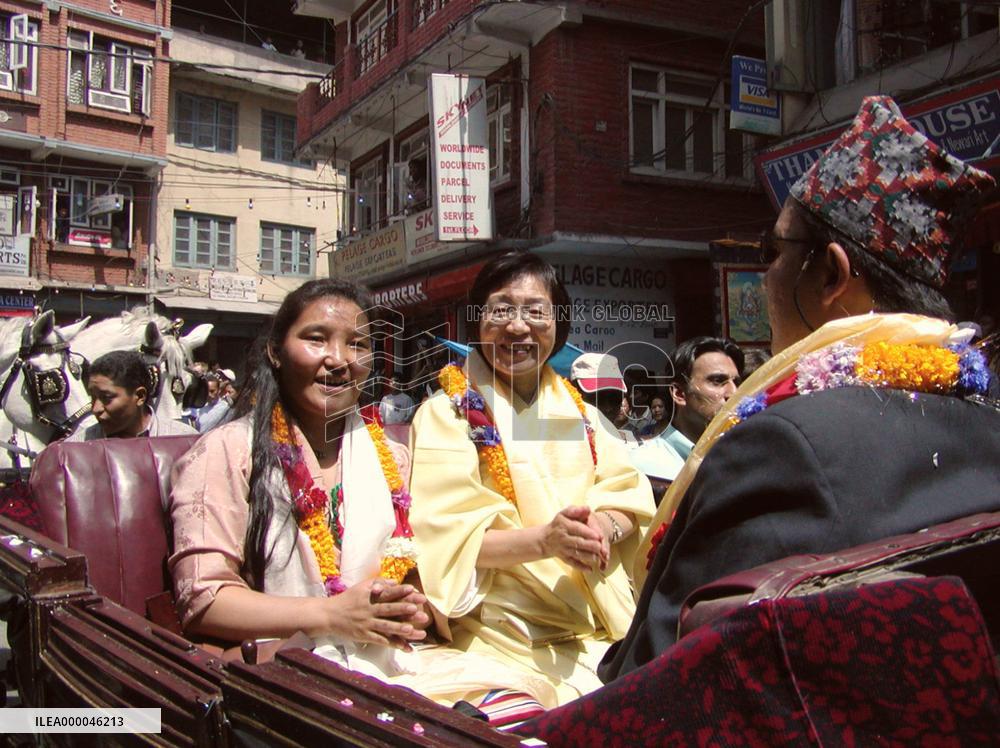 1st women to climb summit of Mt. Everest
