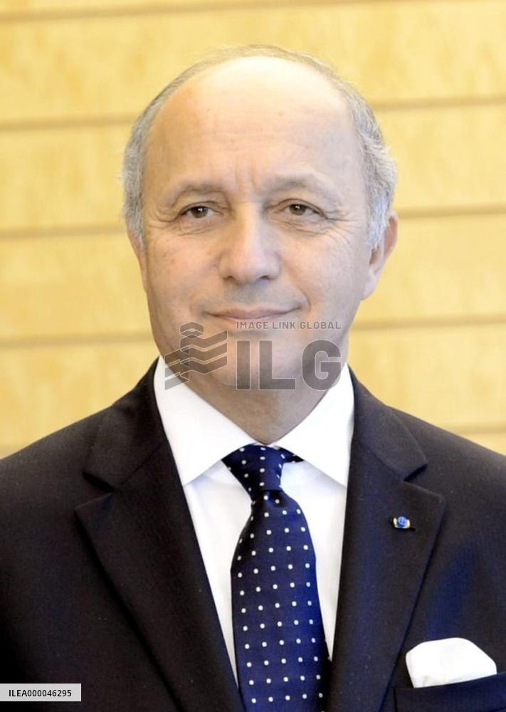 Fabius expects Japan to show effective greenhouse gas-cutting target