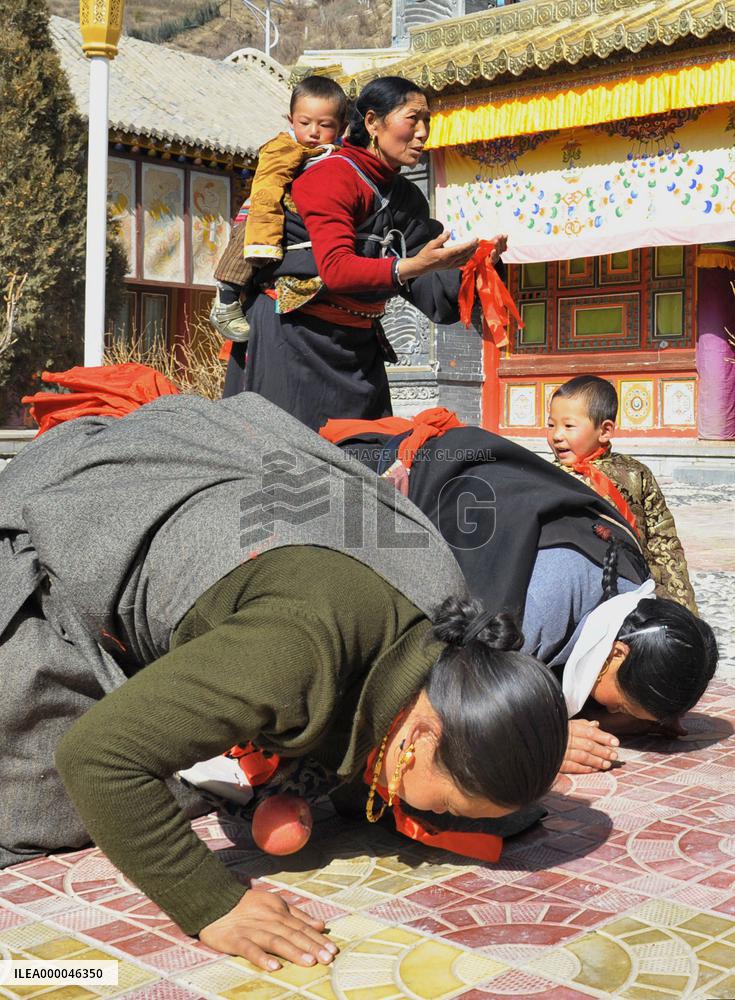 Worshippers pray at Tibetan Buddhist temple in China's Gansu