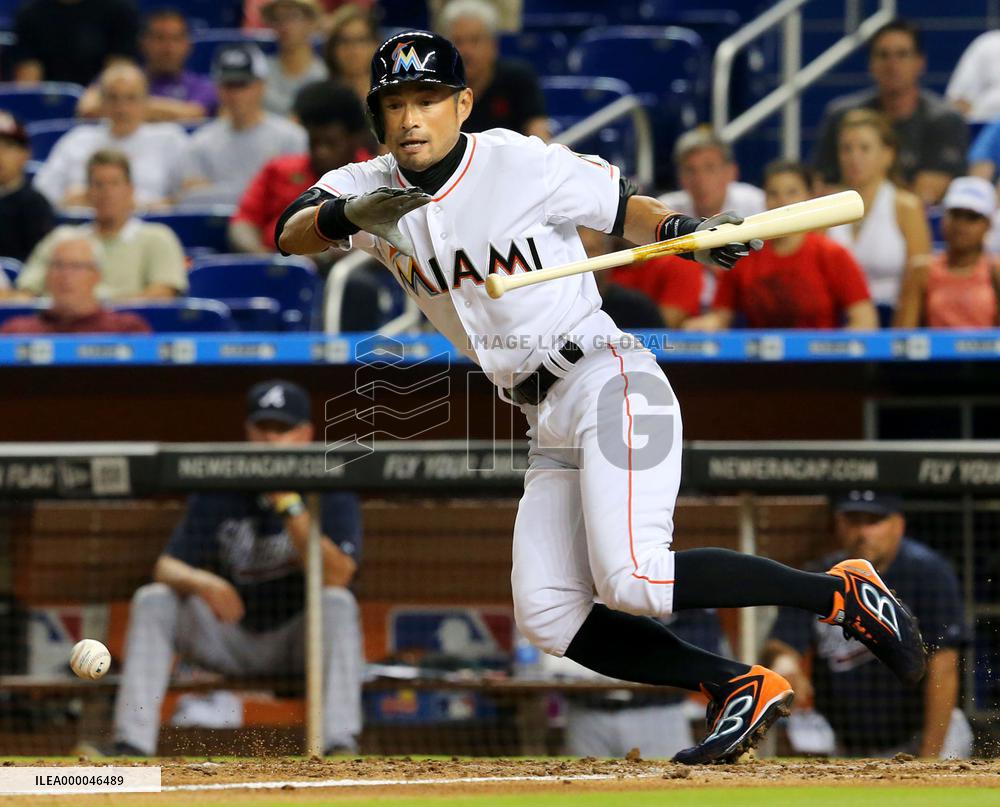 Ichiro scores bunt single, 1st hit of season