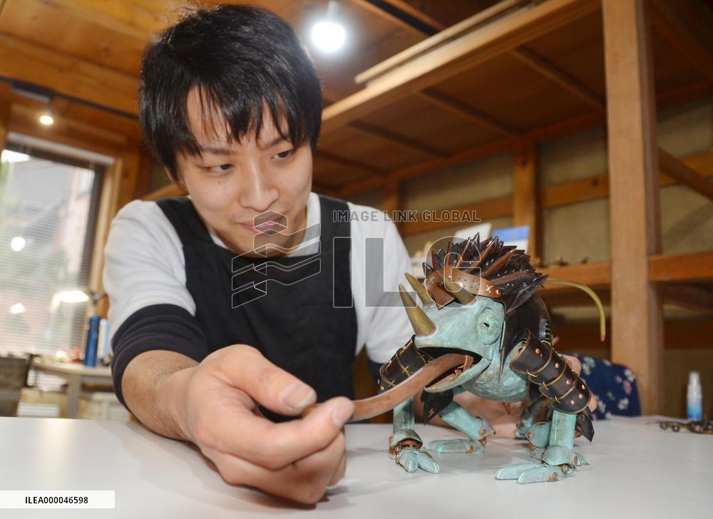 Artist-turned-metalworker enjoys flexible handiwork