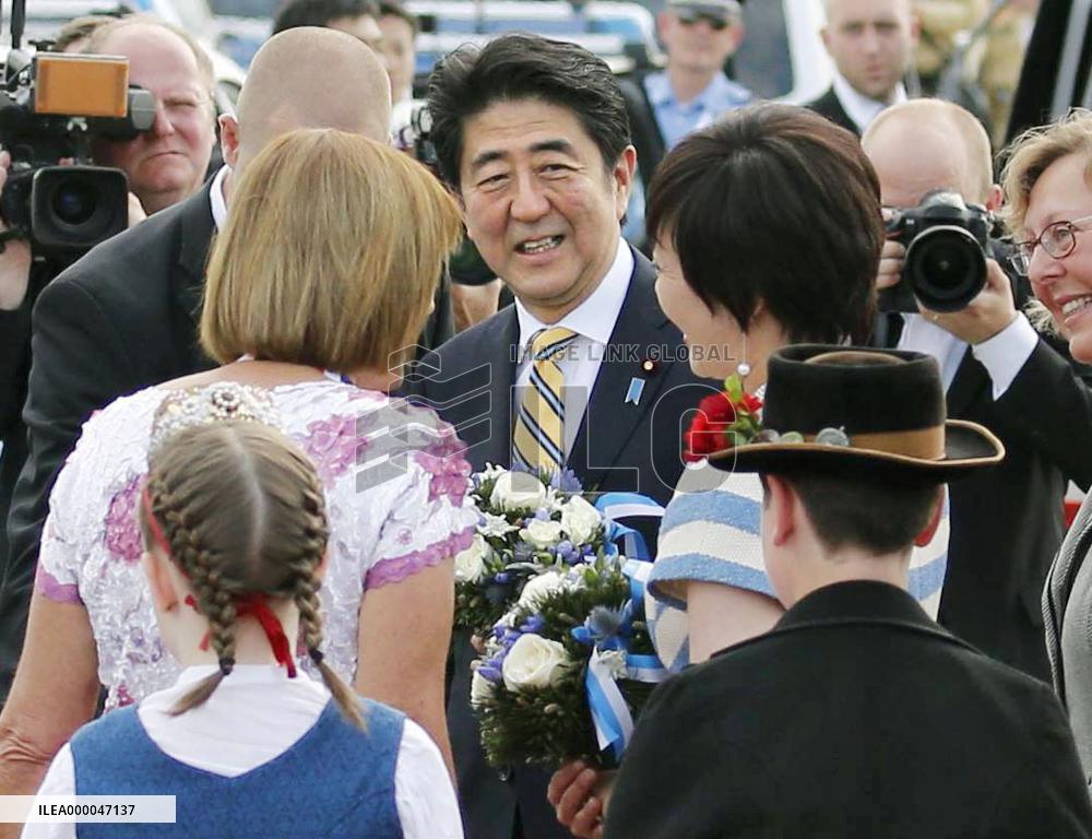 Abe seeks G-7 opposition to China's muscle-flexing at sea