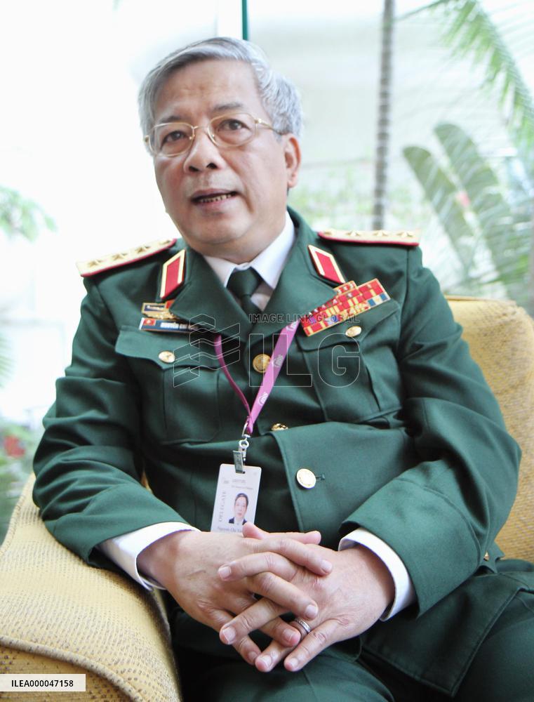 Vietnam's deputy defense minister speaks in Singapore