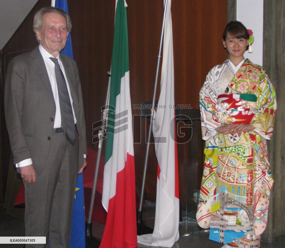 Italian themed kimono shown to envoy before Milan expo event