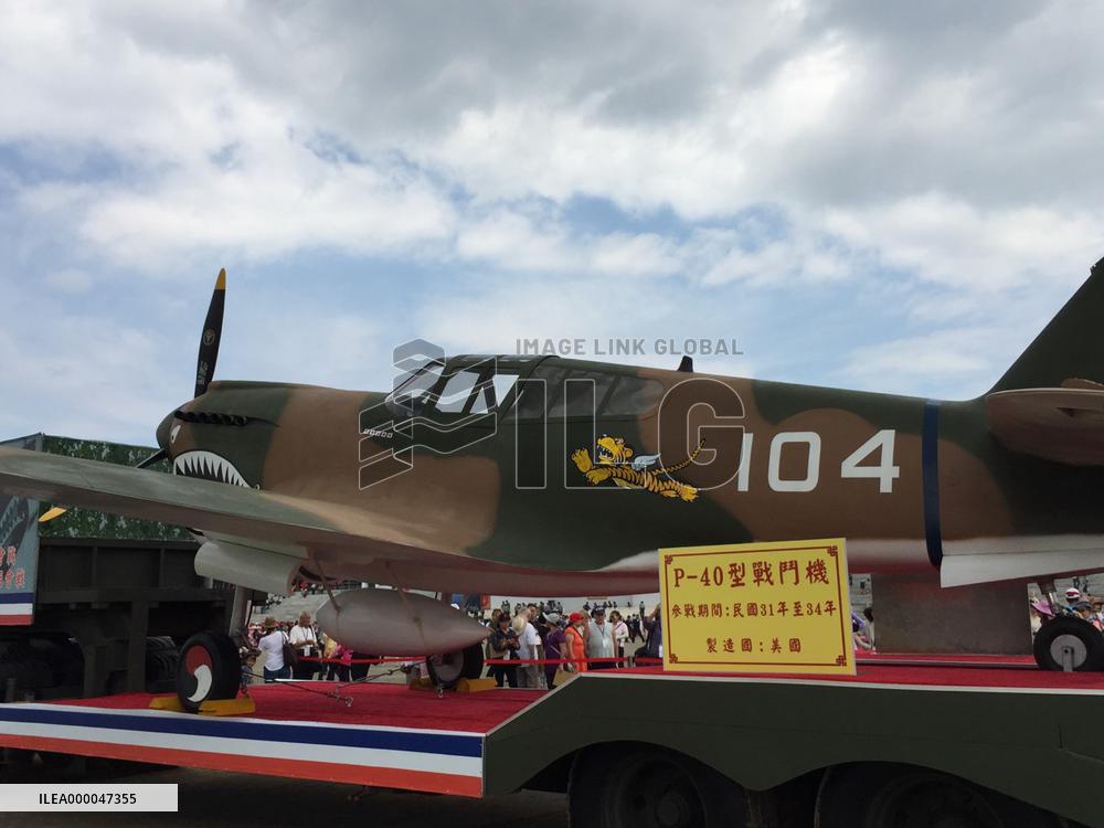 Taiwan removes military's painting of Japanese flags