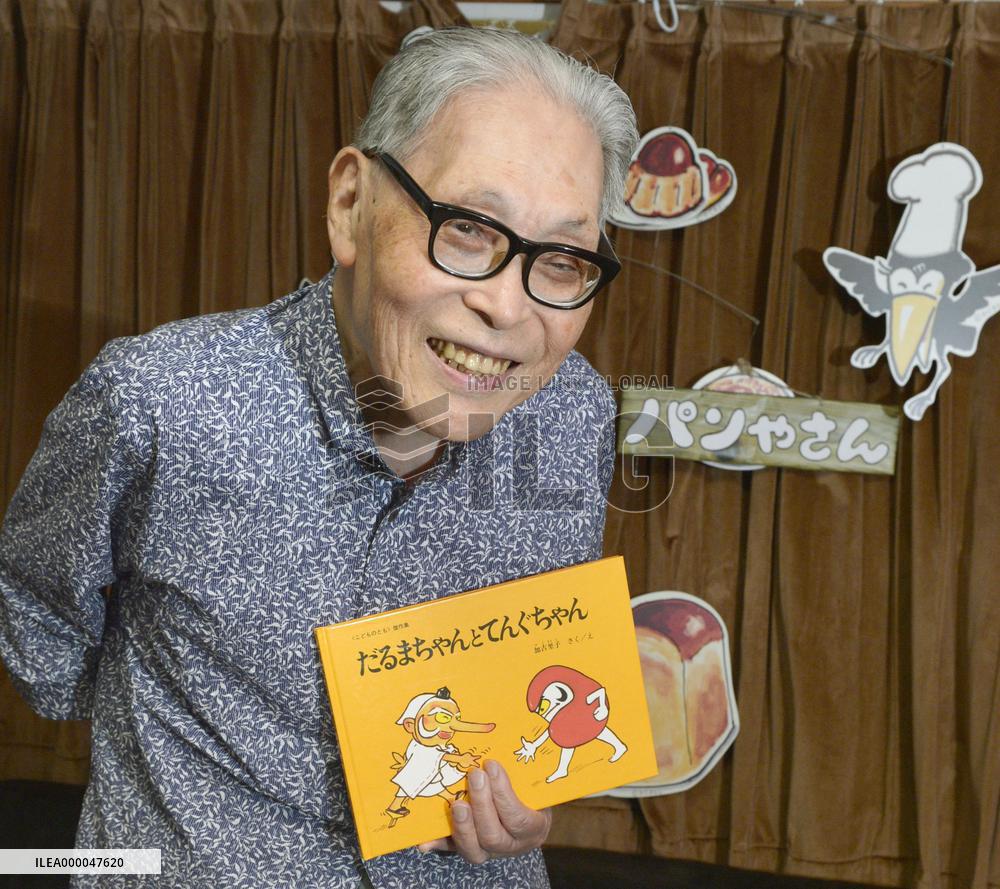 Children's book author shows his work