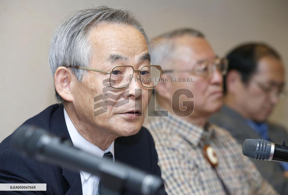 Nationalist group seeking to write new history textbook meets press