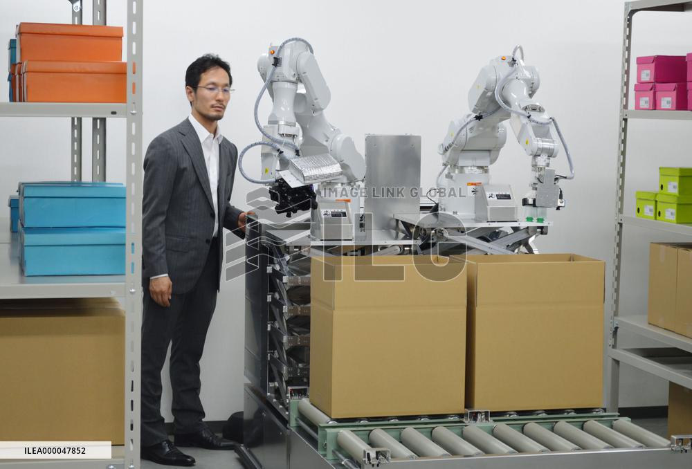 Hitachi develops robot to facilitate warehouse work
