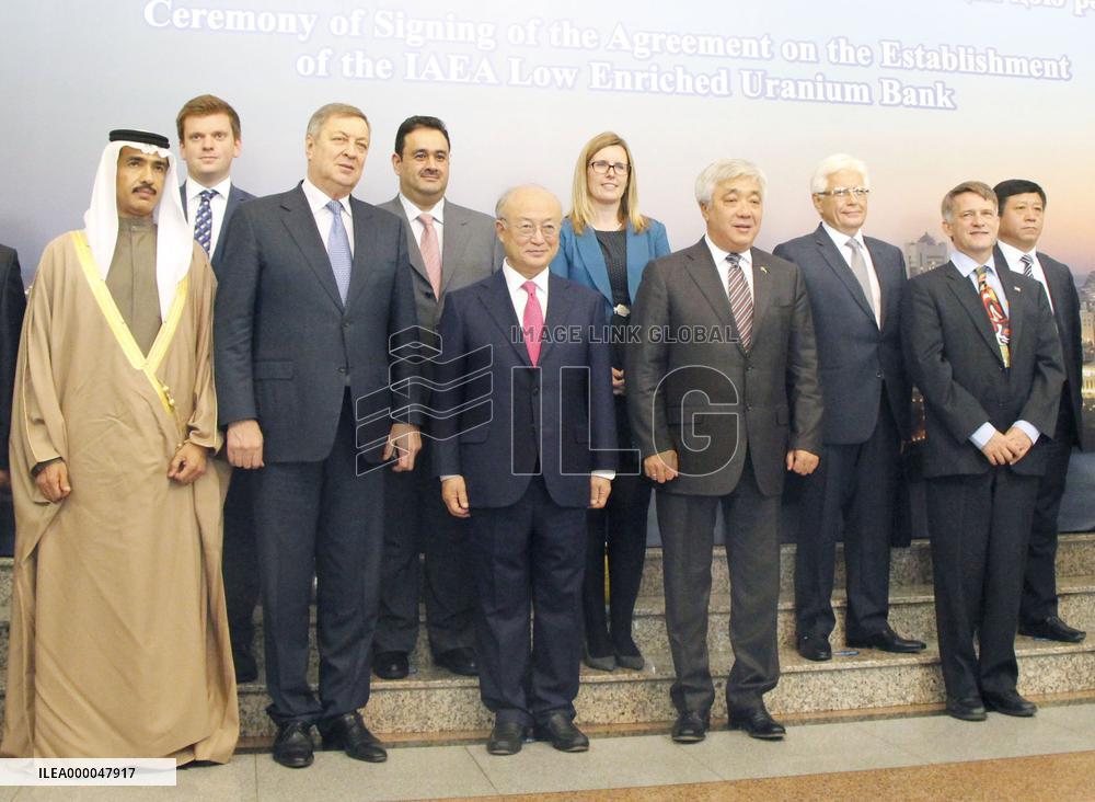 IAEA officials, delegates ink accord on nuke fuel bank