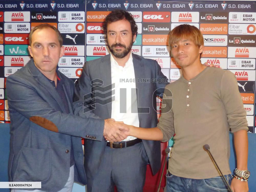 Japan's footballer Inui joins Spanish team