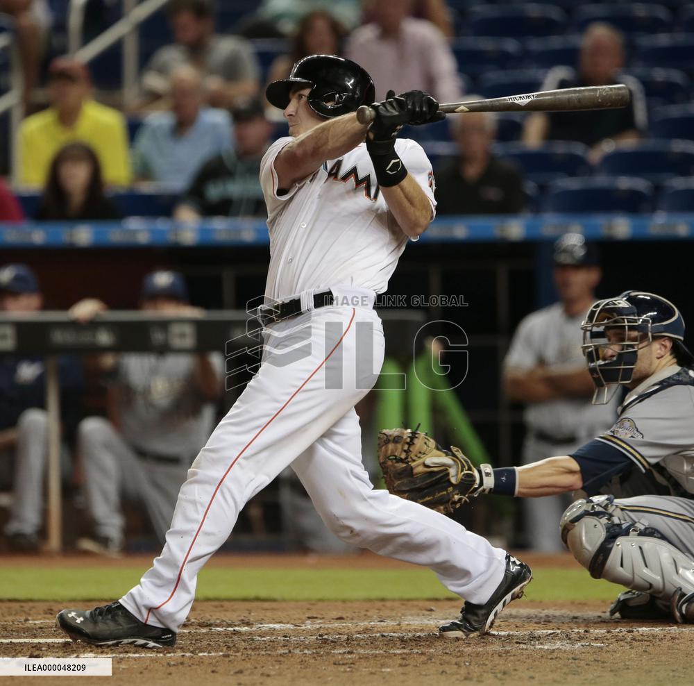Marlins catcher Realmuto hits rare inside-park homer