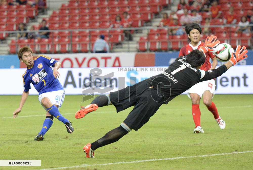 Sendai MF Okuno scores winning goal in game vs. Nagoya