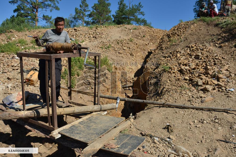 Mongolia's illegal artisan gold miners pose threat to environment