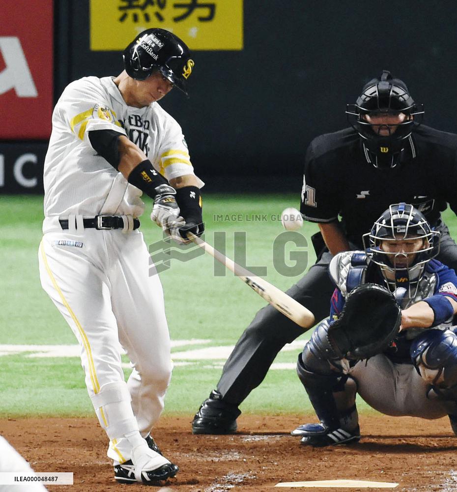 SoftBank player Hasegawa's solo shot helps Hawks win PL pennant